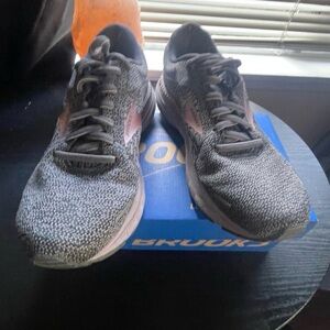 Brooks Grey Knit Running Shoes with Pink Logo